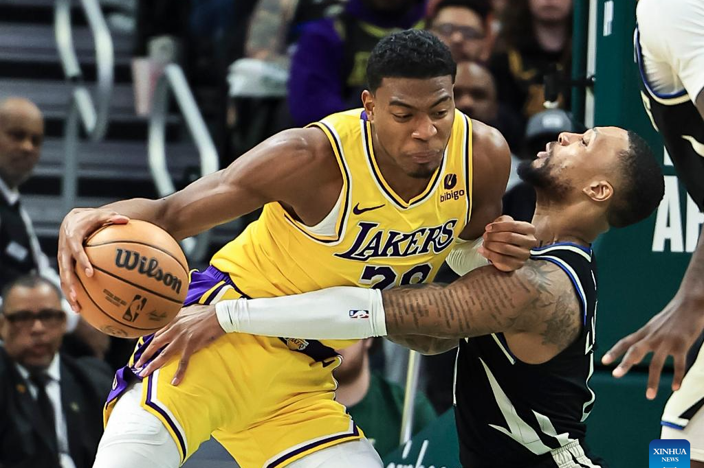 詹姆斯关键节点战术调整,雄鹿带队取胜!的简单介绍 詹姆斯关键节点战术调整,雄鹿带队取胜!的简单介绍